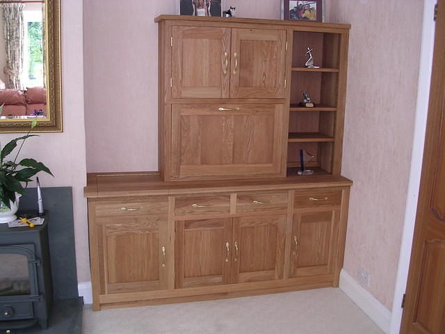 Fitted storage unit